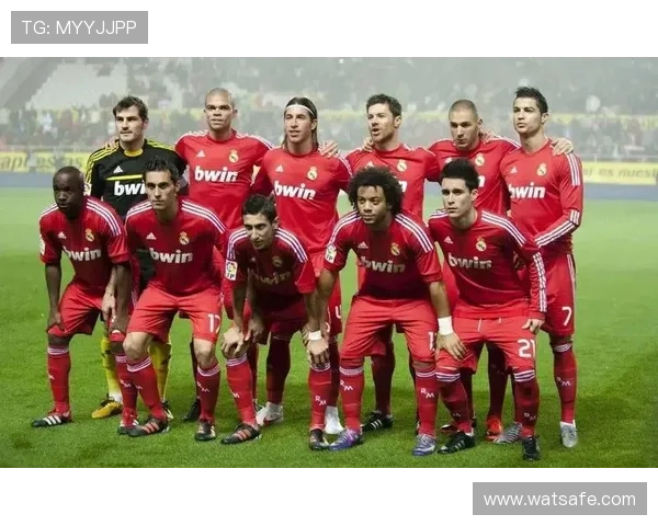 追逐足球明星的背后心理与社会影响探讨