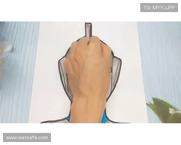 轻松掌握手绘足球明星的简单画法技巧与步骤分享