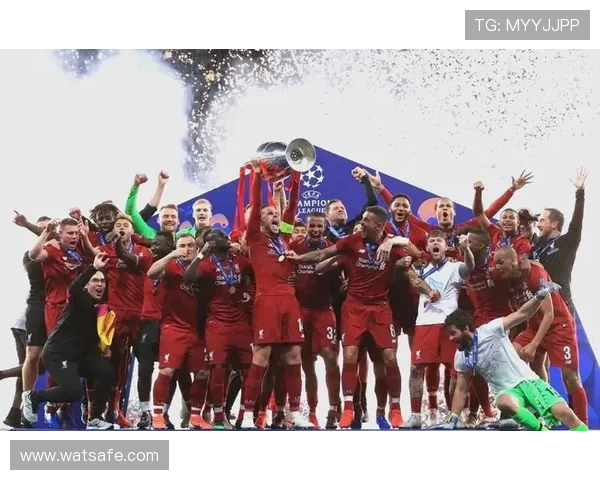 冬季赛场上的足球传奇明星与他们的辉煌故事